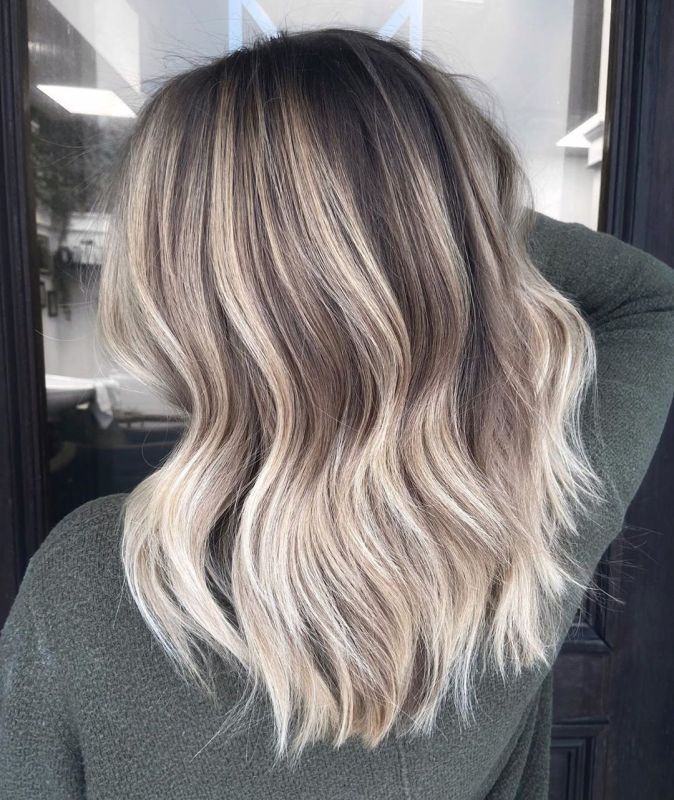 Platinum Blonde Hair Color Ideas for Wavy Mid-Length Hair Cuts