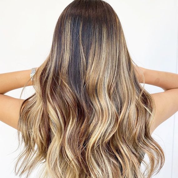 Goldie Blonde Hair Ideas for Beach Waves