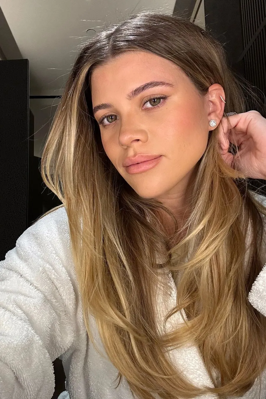 Platinum Blonde Hair Ideas for Side Swept Curls
